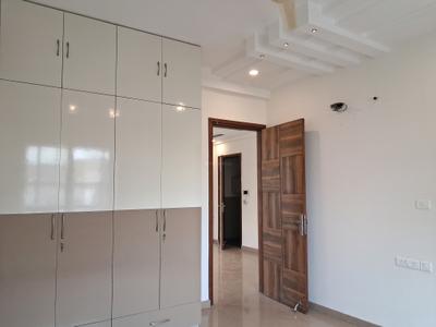 Bedroom Image of 1800 Sq.ft 3 BHK Builder Floor for sale in Paschim Vihar New Delhi for Rs. 40000000