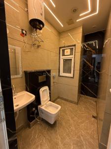 Bathroom Image of 1000 Sq.ft 3 BHK Independent House for rent in Rajouri Garden New Delhi for Rs. 46000