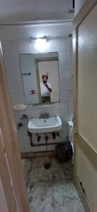 Bathroom Image of 1019 Sq.ft 2 BHK Independent House for rent in  Dayanand Colony RWA, Lajpat Nagar New Delhi for Rs. 40300
