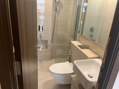 Bathroom Image of 417 Sq.ft 1 BHK Apartment / Flat for sale in Hiranandani Regent Hill A B C D And E Wing, Powai Mumbai for Rs. 18200000