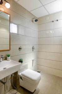 Bathroom Image of 1750 Sq.ft 3 BHK Apartment / Flat for sale in Sharanya Altura, Shilaj Ahmedabad for Rs. 10400000