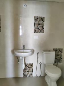 Common Bathroom Image of 365 Sq.ft 1 BHK Apartment / Flat for rent in Mahindra Happinest Kalyan, Bhiwandi Thane for Rs. 11000