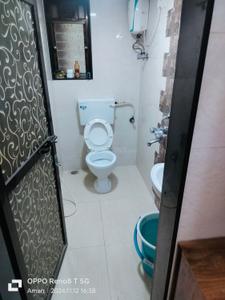 Bathroom Image of 600 Sq.ft 1 BHK Apartment / Flat for rent in Bajaj Enchante Panchsheel CHSL, Andheri West Mumbai for Rs. 65000