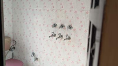 Bathroom Image of 1200 Sq.ft 2 BHK Builder Floor for rent in Choudhary Colony Karnal for Rs. 13000