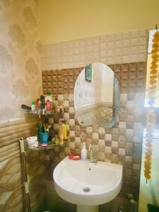 Bathroom Image of 900 Sq.ft 5 BHK Independent House for sale in New Vishnupuri Aligarh for Rs. 5100000