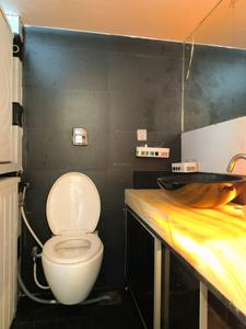 Bedroom Two Image of 1850 Sq.ft 3 BHK Apartment / Flat for rent in Bandra West Mumbai for Rs. 369000