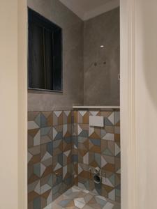 Common Bathroom Image of 1450 Sq.ft 3 BHK Builder Floor for sale in Indirapuram Ghaziabad for Rs. 17000000