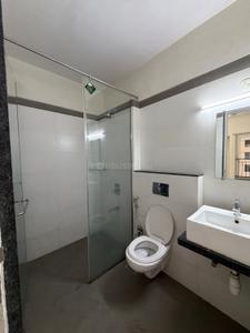 Bathroom Image of 620 Sq.ft 2 BHK Apartment / Flat for rent in Rustomjee Azziano, Thane West Thane for Rs. 44000