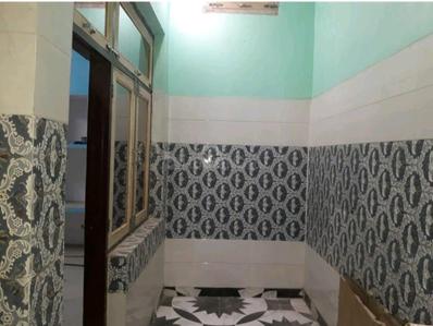 Bathroom Image of 1200 Sq.ft 3 BHK Independent House for rent in Naurangabad Aligarh for Rs. 10000