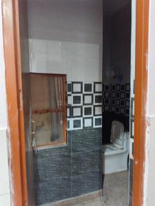 Bathroom Image of 1000 Sq.ft 3 BHK Apartment / Flat for rent in Karala New Delhi for Rs. 14000