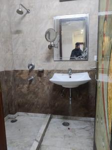 Bathroom Image of 2500 Sq.ft 3 BHK Builder Floor for rent in South City Floors 1, Sector 41 Gurgaon for Rs. 48000