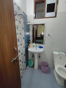 Bathroom Image of 1200 Sq.ft 1 RK Builder Floor for rent in Gomti Nagar Lucknow for Rs. 12000