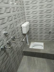Bathroom Image of 2200 Sq.ft 2 BHK Builder Floor for rent in Aurangabad Mathura for Rs. 12000