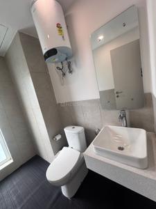Bathroom Image of 1727 Sq.ft 3 BHK Apartment / Flat for sale in Ireo The Corridors, Sector 67 Gurgaon for Rs. 32800000