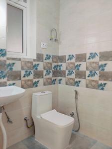 Bathroom Image of 1700 Sq.ft 3 BHK Apartment / Flat for rent in Purvanchal PMO Apartments, Sector 62 Noida for Rs. 36000