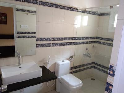 Bathroom Image of 3400 Sq.ft 3 BHK Apartment / Flat for rent in Jubilee Hills Hyderabad for Rs. 110000