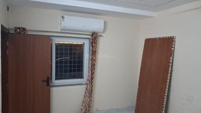 Bedroom Image of 350 Sq.ft 1 RK Builder Floor for rent in Sarita Vihar New Delhi for Rs. 28000