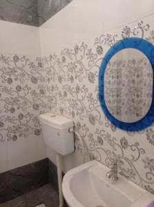 Bathroom Image of 1500 Sq.ft 3 BHK Builder Floor for rent in Jankipuram Lucknow for Rs. 15000