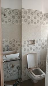 Bathroom Image of 750 Sq.ft 2 BHK Apartment / Flat for sale in Malad West Mumbai for Rs. 13500000