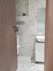 Common Bathroom Image of 1200 Sq.ft 3 BHK Apartment / Flat for rent in Rajpur Khurd Extension New Delhi for Rs. 30200