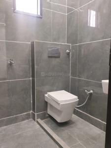 Bathroom Image of 1150 Sq.ft 3 BHK Apartment / Flat for sale in Gasta Complex, Paschim Vihar New Delhi for Rs. 13000000