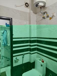 Bathroom Image of 1000 Sq.ft 2.5 BHK Builder Floor for rent in Sector 6 Gurgaon for Rs. 16000