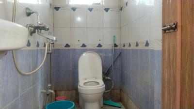 Bathroom Image of 800 Sq.ft 2 BHK Apartment / Flat for rent in Kasba Kolkata for Rs. 15000