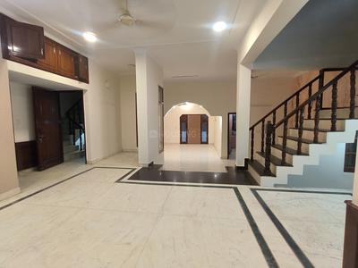 Hall Image of 5000 Sq.ft 5 BHK Independent House for rent in Sector 40 Noida for Rs. 160000