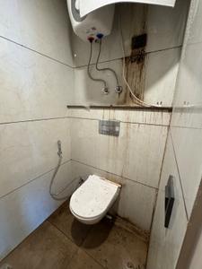 Bathroom Image of 3460 Sq.ft 3.5 BHK Apartment / Flat for rent in Supertech Supernova, Sector 94 Noida for Rs. 120000