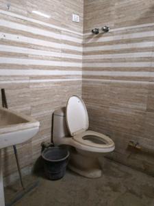 Common Bathroom Image of 1000 Sq.ft 2 BHK Apartment / Flat for sale in Shalimar Garden Ghaziabad for Rs. 6500000