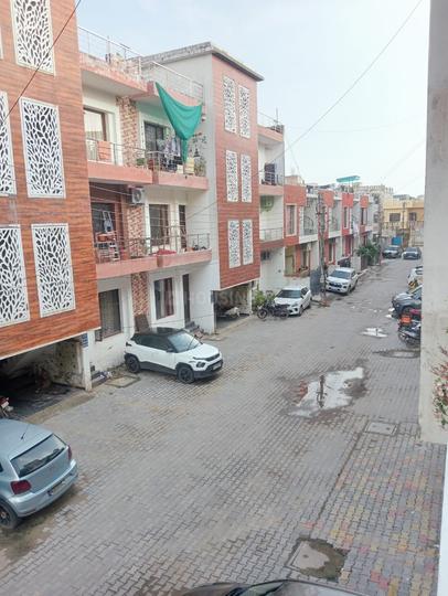 Sec 125 near road airport Main Image 1