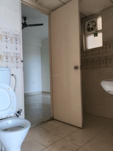 Common Bathroom Image of 1185 Sq.ft 3 BHK Apartment / Flat for rent in Gaur City 7th Avenue, Noida Extension Greater Noida for Rs. 28500