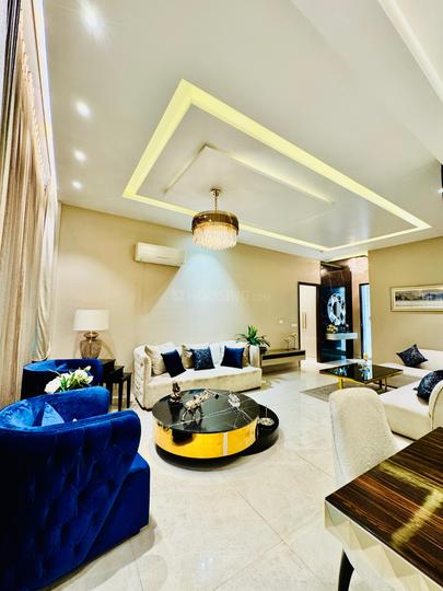 Uptown Skylla Main Image 1