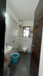 Bathroom Image of 1050 Sq.ft 2 BHK Apartment / Flat for rent in Runwal Sanctuary, Mulund West Mumbai for Rs. 58000