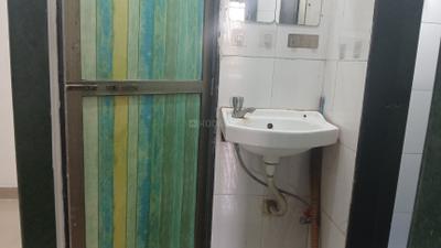 Bathroom Image of 550 Sq.ft 1 BHK Apartment / Flat for rent in Agripada Mumbai for Rs. 44000