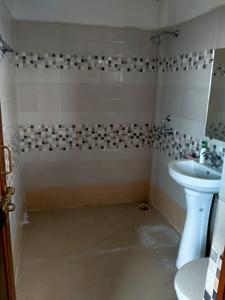 Bathroom Image of 1700 Sq.ft 3.5 BHK Apartment / Flat for sale in Vrindavan Yojana Lucknow for Rs. 11000000