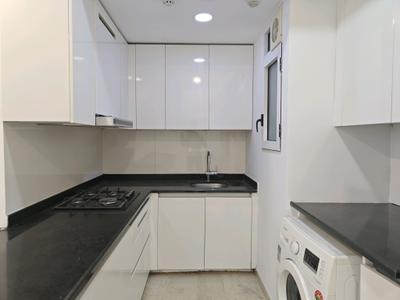 Kitchen Image of 650 Sq.ft 2 BHK Apartment / Flat for sale in Lodha New Cuffe Parade, Sion Mumbai for Rs. 26000000