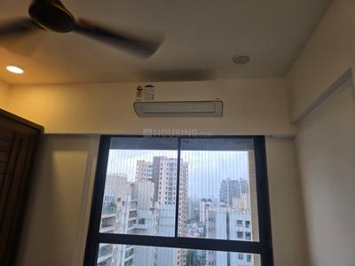Bedroom Image of 700 Sq.ft 2 BHK Apartment / Flat for rent in DLH Leo Tower, Andheri West Mumbai for Rs. 120000