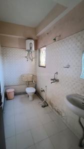 Bathroom Image of 850 Sq.ft 1 BHK Apartment / Flat for rent in Fraser Road Area Patna for Rs. 25000