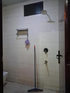 Common Bathroom Image of 950 Sq.ft 2 BHK Apartment / Flat for sale in Sector 49 Noida for Rs. 4800000