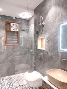 Common Bathroom Image of 2250 Sq.ft 4 BHK Builder Floor for sale in Property Concept Ultra Luxury Builder Floor, Sector 85 Faridabad for Rs. 23000000