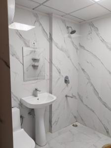 Bathroom Image of 3500 Sq.ft 4 BHK Apartment / Flat for rent in Gomti Nagar Extension Lucknow for Rs. 45000