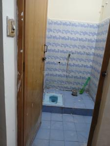 Bathroom Image of 650 Sq.ft 2 BHK Independent House for rent in Kolathur Chennai for Rs. 15000
