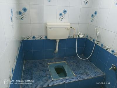Bathroom Image of 600 Sq.ft 1 BHK Apartment / Flat for sale in Ganesh Flats, Madhanandapuram Chennai for Rs. 3000000