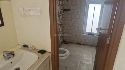 Bathroom Image of 500 Sq.ft 1 BHK Apartment / Flat for rent in Baashyaam Pinnacle Crest, Sholinganallur Chennai for Rs. 22000
