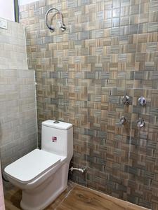 Bathroom Image of 1050 Sq.ft 2 BHK Apartment / Flat for rent in DDA Flats Munirka, Munirka New Delhi for Rs. 40000
