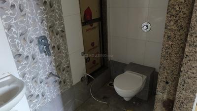 Pillars Regency Bathroom One 4