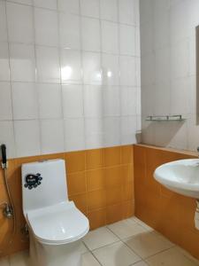 Common Bathroom Image of 1450 Sq.ft 3 BHK Apartment / Flat for sale in Hiranandani Greenwood, Hiranandani Estate Thane for Rs. 26500000