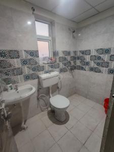 Bathroom Image of 950 Sq.ft 3 BHK Apartment / Flat for sale in Signature Global Golf Green, Sector 79 Gurgaon for Rs. 7600000