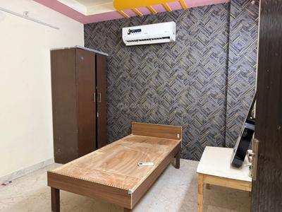 Bedroom Image of 900 Sq.ft 3 BHK Builder Floor for rent in RWA Vipin Garden, Uttam Nagar New Delhi for Rs. 20000